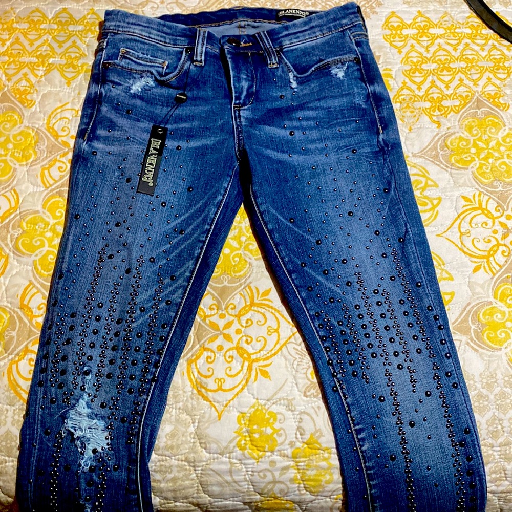 Beautiful ski I jeans with stones in the front new with tag.